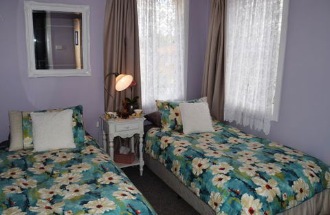 Cutmore Cottages Bed And Breakfast - Accommodation QLD 6