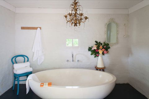 Flop House - Accommodation QLD 4
