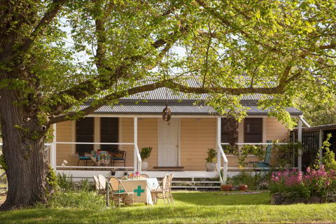Flop House - Accommodation QLD 8