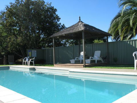 Golden Chain Wine Village Motor Inn - Accommodation QLD 0