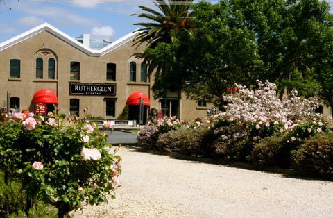 Golden Chain Wine Village Motor Inn - Accommodation QLD 8