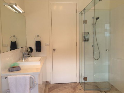 Heathcote Views Bed & Breakfast - Accommodation QLD 3