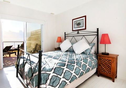Headlands Beach House - Accommodation QLD 6