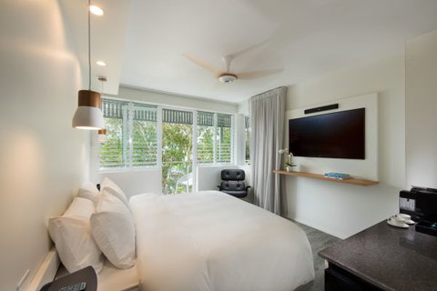 Heart Hotel And Gallery Whitsundays - Accommodation QLD 3