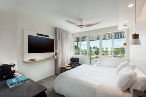 Heart Hotel And Gallery Whitsundays - Accommodation QLD 4