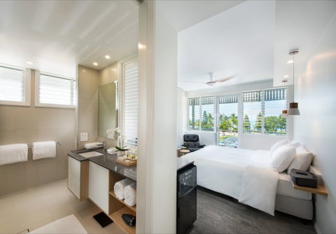 Heart Hotel And Gallery Whitsundays - Accommodation QLD 5