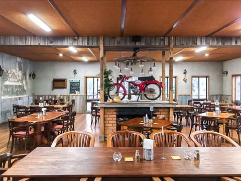 Hungry Horse Hotel Molesworth - Accommodation QLD 1