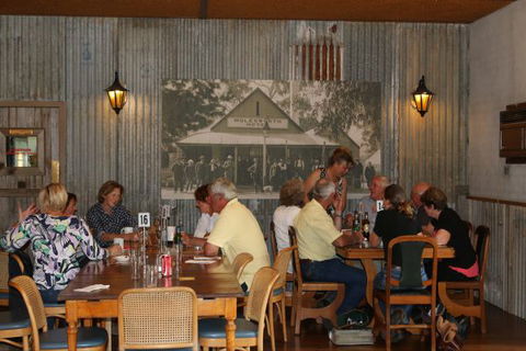 Hungry Horse Hotel Molesworth - Accommodation QLD 2