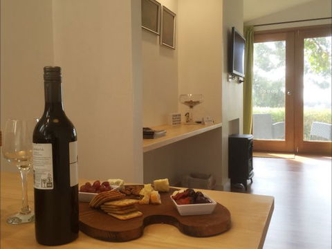Jonathan Art Centre - Jarramarrumba House - Accommodation QLD 3