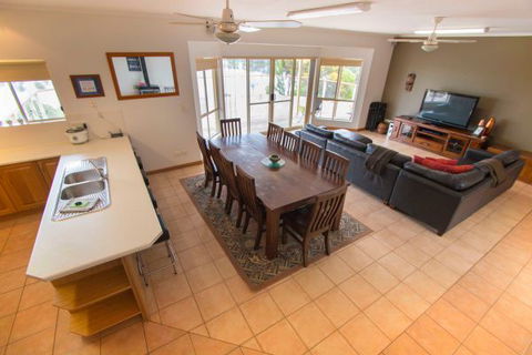 Limestone Ridge - Holiday House - Accommodation QLD 1