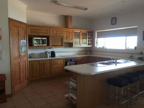 Limestone Ridge - Holiday House - Accommodation QLD 2