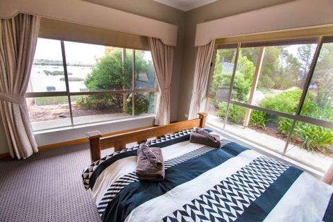 Limestone Ridge - Holiday House - Accommodation QLD 4