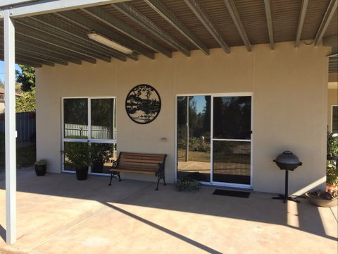 Lyreen's Apartment Bed And Breakfast - Accommodation QLD 4