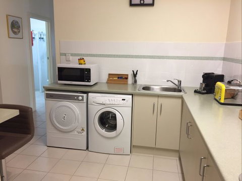 Lyreen's Apartment Bed And Breakfast - Accommodation QLD 10