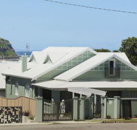 Merewether Beach House B and B - Accommodation QLD