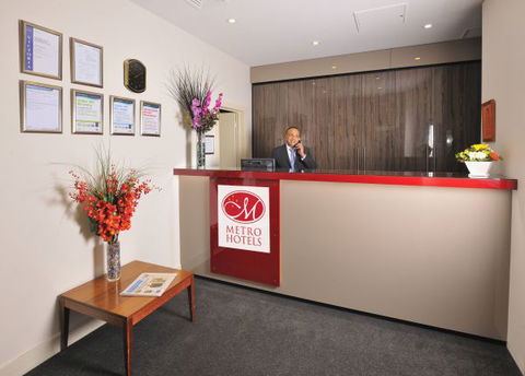 Metro Apartments On Bank Place - Accommodation QLD 3