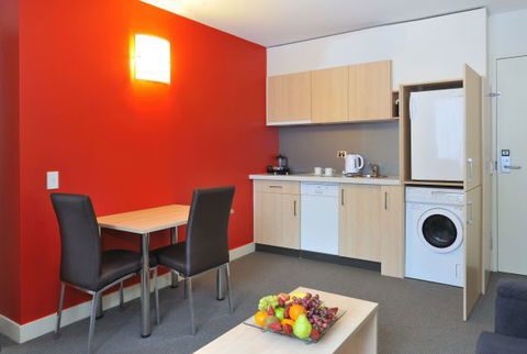 Metro Apartments On Bank Place - Accommodation QLD 4