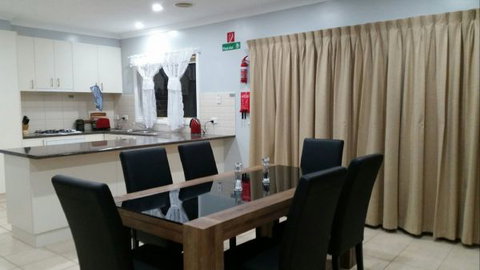 Numurkah Apartments - The Miekleljohn - Accommodation QLD 1