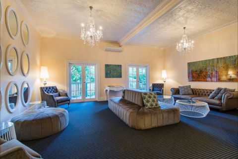 Oscar's On The Yarra - Accommodation QLD 3