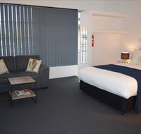 Penguin Seaside Motel - Accommodation QLD