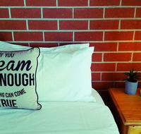Pyrenees Motel - Accommodation QLD