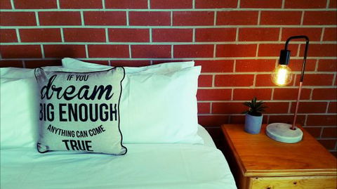 Pyrenees Motel - Accommodation QLD 0