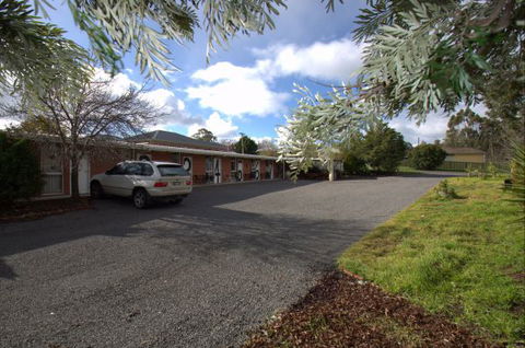 Pyrenees Motel - Accommodation QLD 1