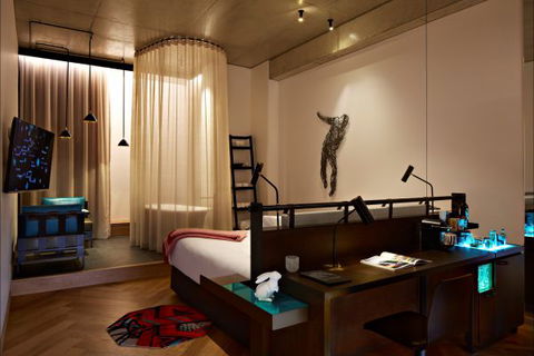 QT Melbourne - Accommodation QLD 0