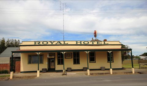 Royal Hotel Snake Valley - Accommodation QLD 0