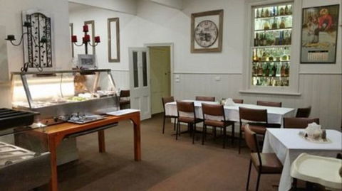 Royal Hotel Snake Valley - Accommodation QLD 1