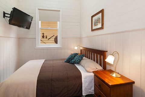 Royal Hotel Snake Valley - Accommodation QLD 5