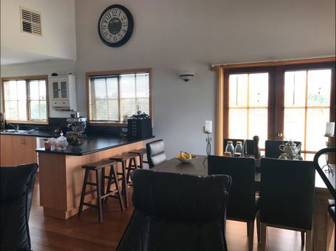Rutherglen Christmas Trees Farm Stay - Accommodation QLD 2