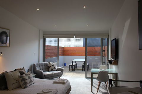 Sandy Bay Studio Apartment - Accommodation QLD 0