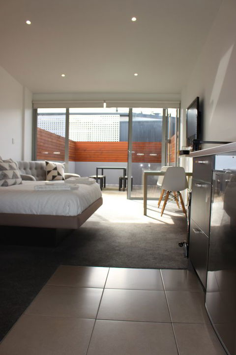 Sandy Bay Studio Apartment - Accommodation QLD 2