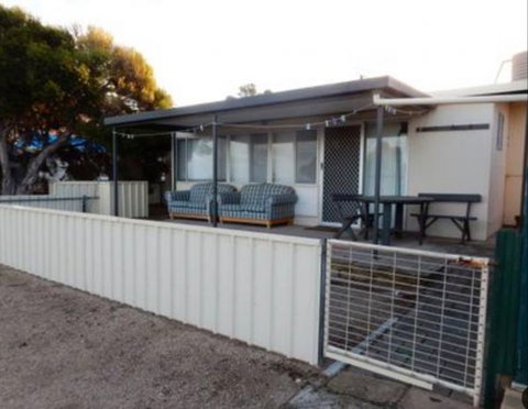 Samuel's Shack - Accommodation QLD 3