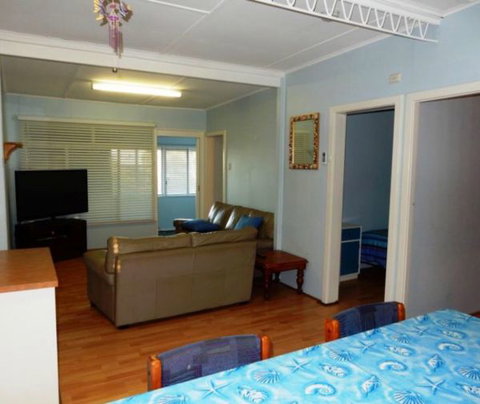 Samuel's Shack - Accommodation QLD 5