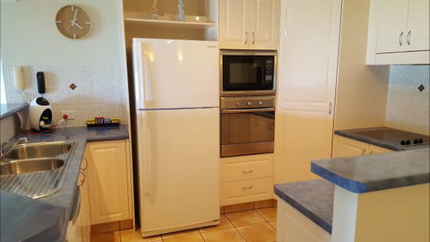 Sea Star Holiday Apartments - Accommodation QLD 7