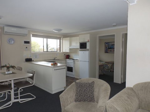 Surfside Holiday Apartments - Accommodation QLD 3