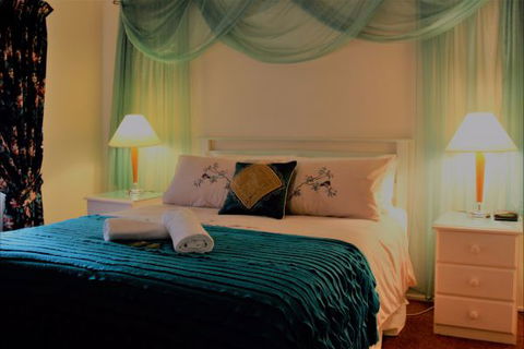 Sundial Holiday Apartments - Accommodation QLD 2