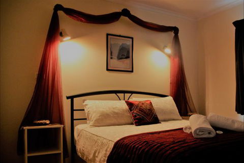 Sundial Holiday Apartments - Accommodation QLD 3