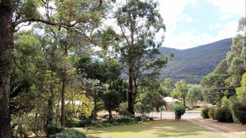 Sundial Holiday Apartments - Accommodation QLD 6