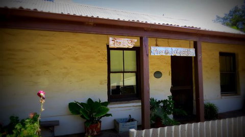 The Pig And Whistle - Accommodation QLD 10