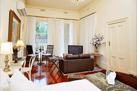 The Suites, Villa Belgravia - Accommodation QLD 6