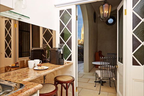 The Suites, Villa Belgravia - Accommodation QLD 7