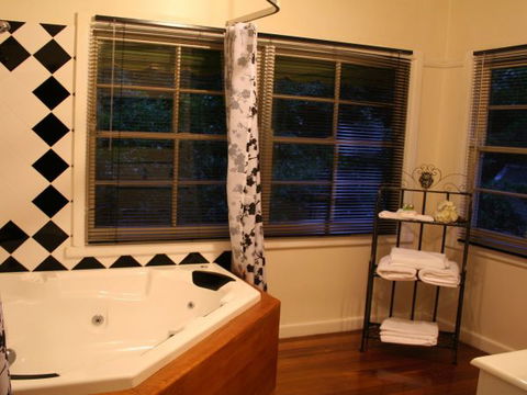 Tudor Cottages Mount Dandenong - Accommodation QLD 1