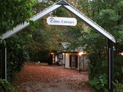 Tudor Cottages Mount Dandenong - Accommodation QLD 2