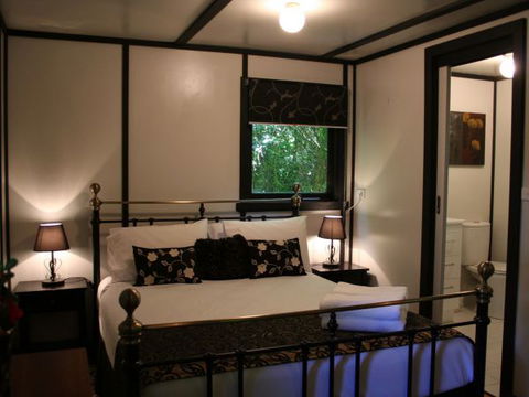 Tudor Cottages Mount Dandenong - Accommodation QLD 3