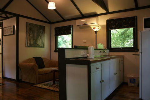 Tudor Cottages Mount Dandenong - Accommodation QLD 7