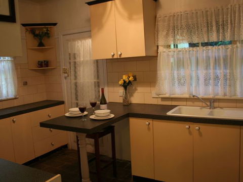 Tudor Cottages Mount Dandenong - Accommodation QLD 8