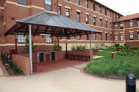 Yarra House - Accommodation QLD 7